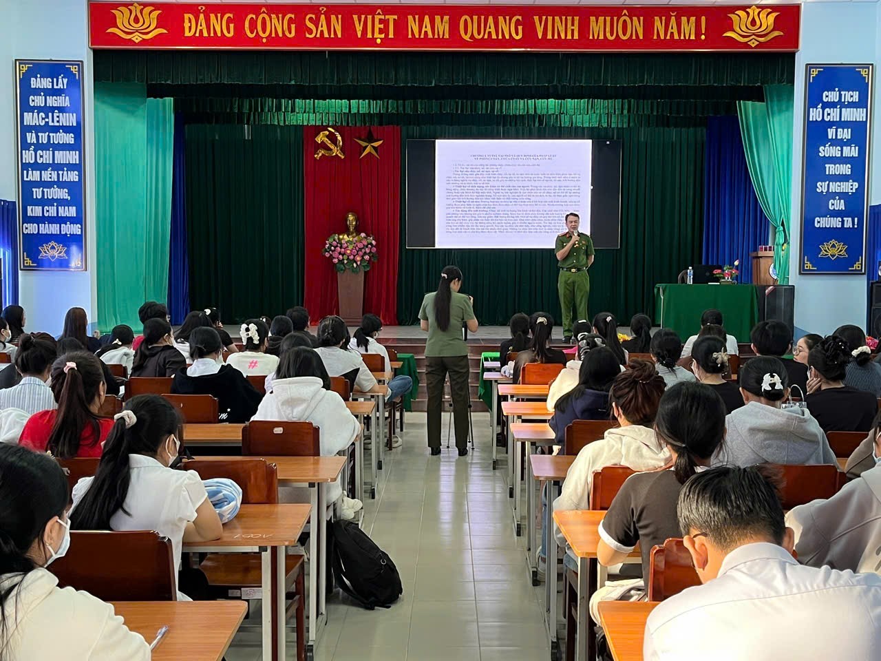 Tuyên truyền và thực hành an toàn phòng cháy chữa cháy và cứu nạn cứu hộ cho sinh viên 